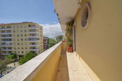 Apartamento T3 para Arrendamento em Areeiro