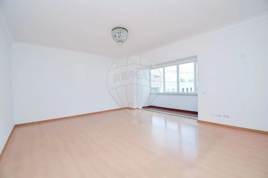 Apartamento T3 para Arrendamento em Areeiro Foto 6