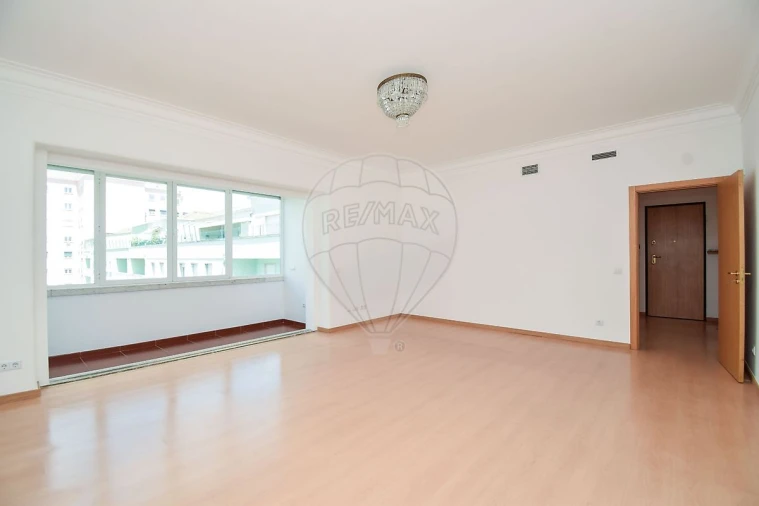 Apartamento T3 para Arrendamento em Areeiro Foto 11