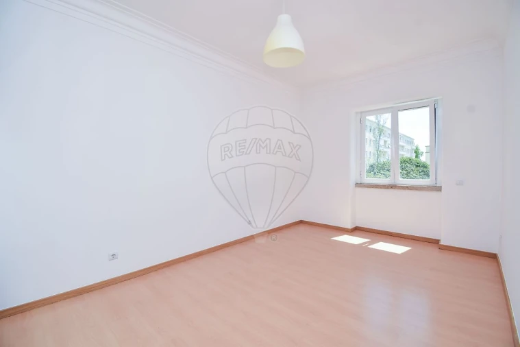 Apartamento T3 para Arrendamento em Areeiro Foto 8