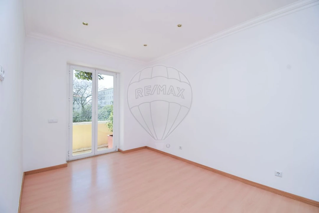 Apartamento T3 para Arrendamento em Areeiro Foto 2