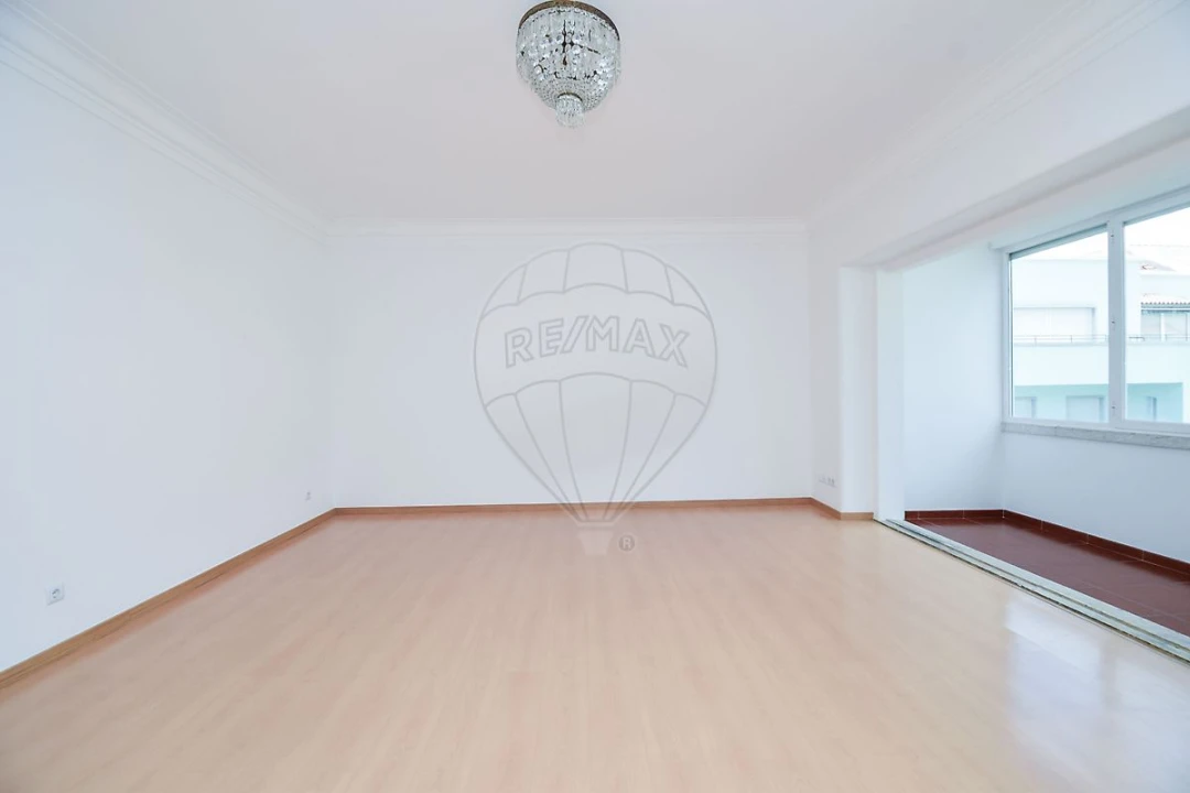 Apartamento T3 para Arrendamento em Areeiro Foto 10