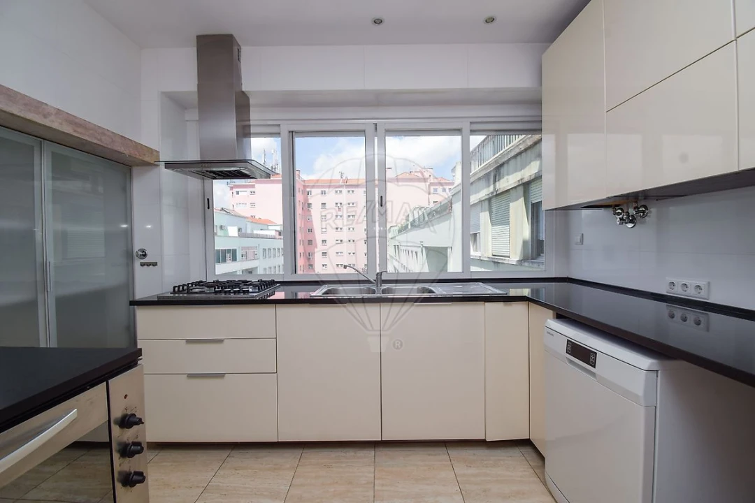 Apartamento T3 para Arrendamento em Areeiro Foto 21