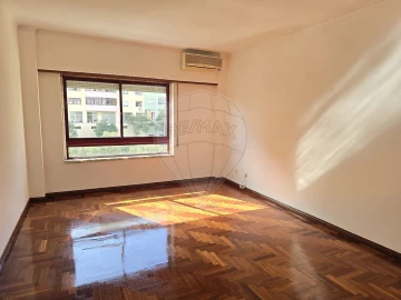 Apartamento T2 para Arrendamento em Póvoa de Santa Iria e Forte da Casa