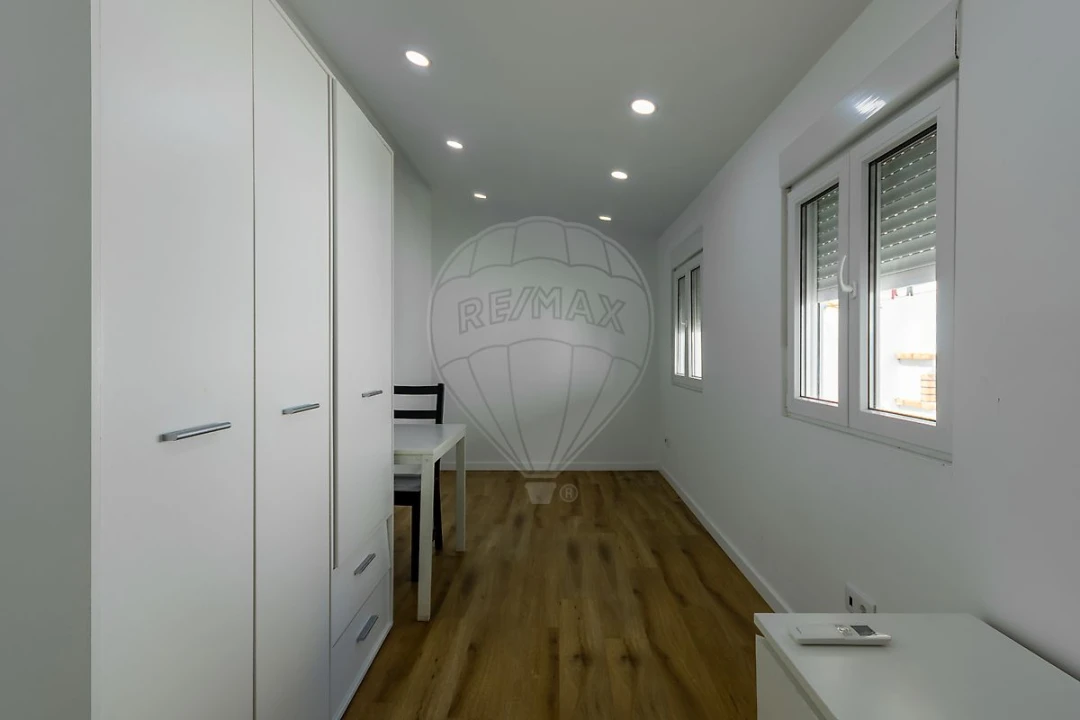 Apartamento T2 para Venda em Odivelas Foto 2