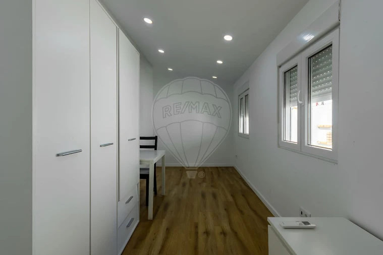 Apartamento T2 para Venda em Odivelas Foto 2