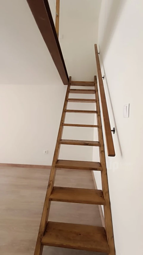 Apartamento T1 para Arrendamento em Carcavelos e Parede