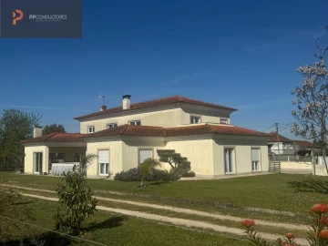 Moradia T7 para Venda em Oliveira do Bairro