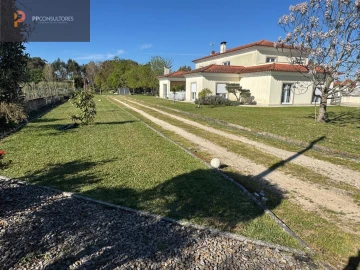 Moradia T7 para Venda em Oliveira do Bairro