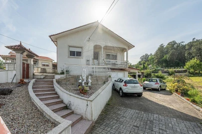 Moradia T3 para Venda em Cruz