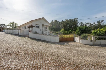 Moradia T3 para Venda em Cruz
