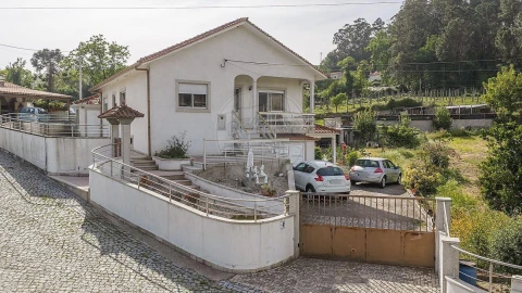 Moradia T3 para Venda em Cruz