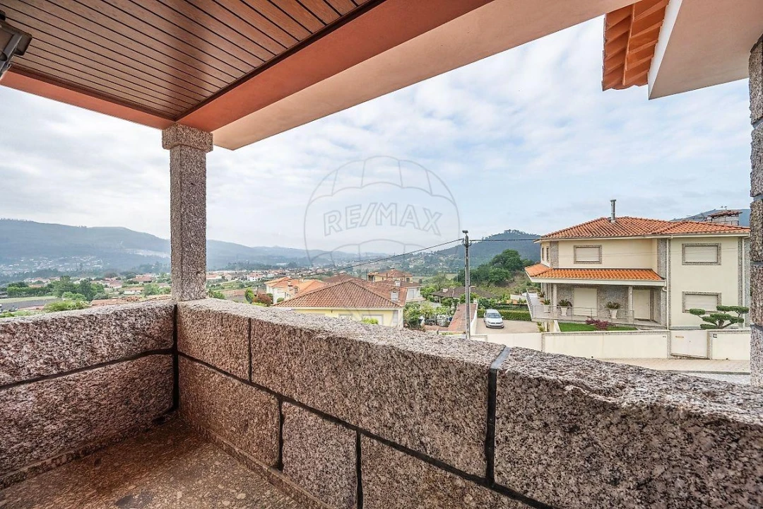 Moradia T4 para Venda em Campos e Louredo Foto 31