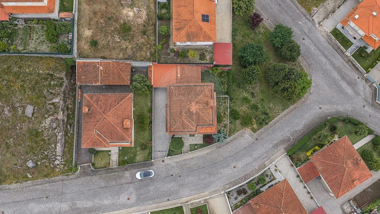 Moradia T4 para Venda em Campos e Louredo Foto 9