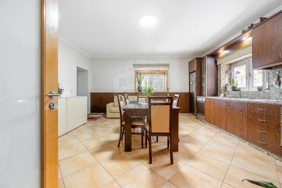 Moradia T4 para Venda em Campos e Louredo