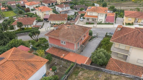 Moradia T4 para Venda em Campos e Louredo