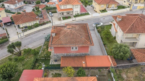 Moradia T4 para Venda em Campos e Louredo