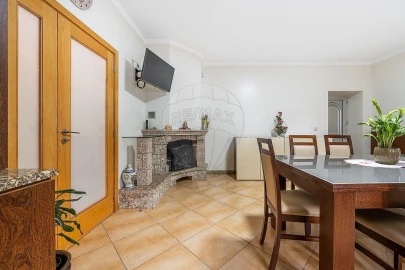 Moradia T4 para Venda em Campos e Louredo
