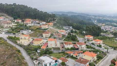 Moradia T4 para Venda em Campos e Louredo