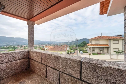 Moradia T4 para Venda em Campos e Louredo