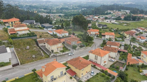 Moradia T4 para Venda em Campos e Louredo