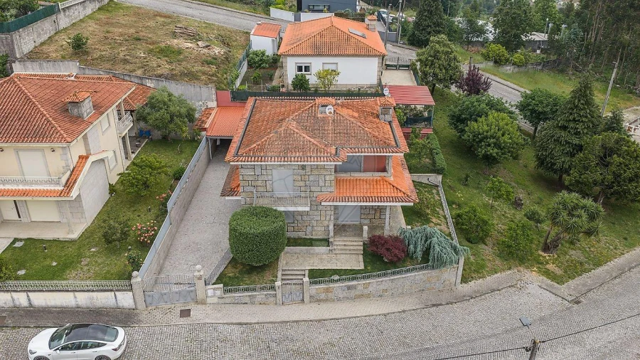 Moradia T4 para Venda em Campos e Louredo Foto 8