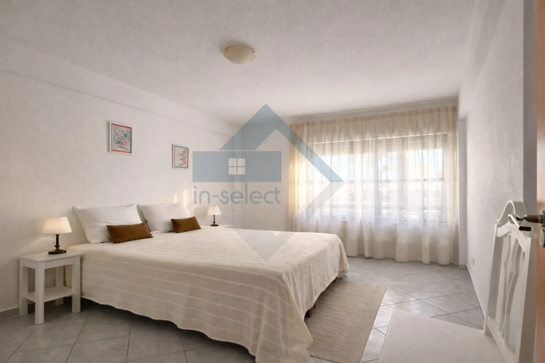 Apartamento T2 para Venda em Quelfes Foto 2