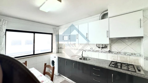 Apartamento T2 para Venda em Quelfes