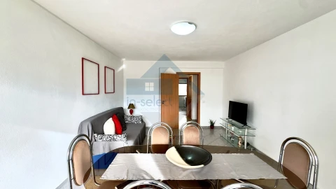 Apartamento T2 para Venda em Quelfes