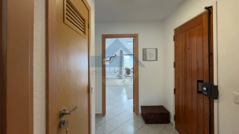 Apartamento T2 para Venda em Quelfes