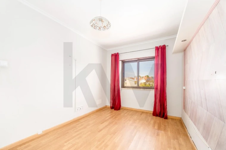 Apartamento T2 para Venda em Carnaxide e Queijas Foto 16