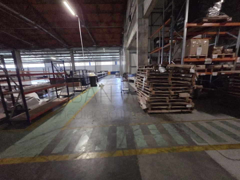 Armazém para Venda em São João da Madeira Foto 6