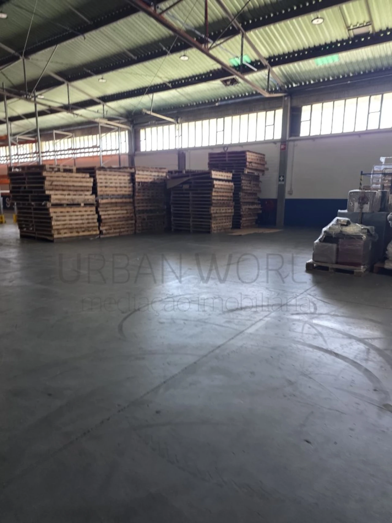 Armazém para Venda em São João da Madeira Foto 34