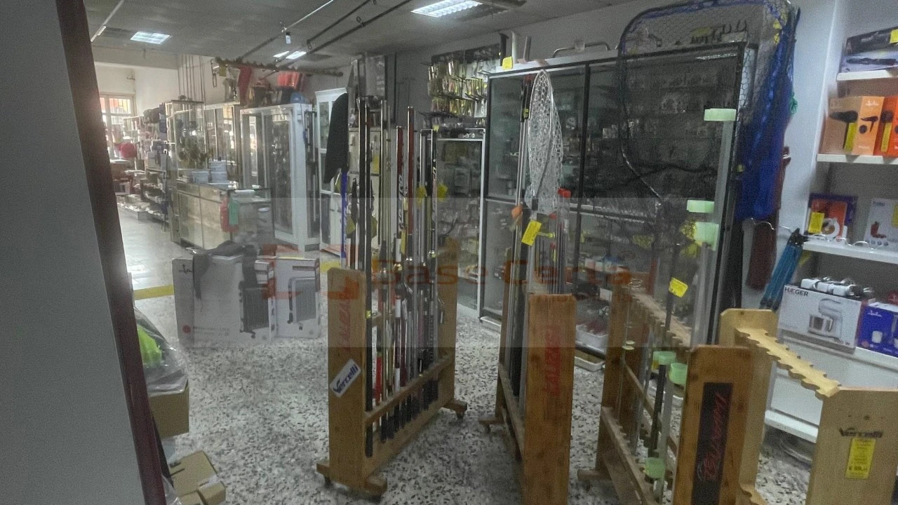 Loja para Cedência de Quotas em Póvoa de Santa Iria e Forte da Casa Foto 8