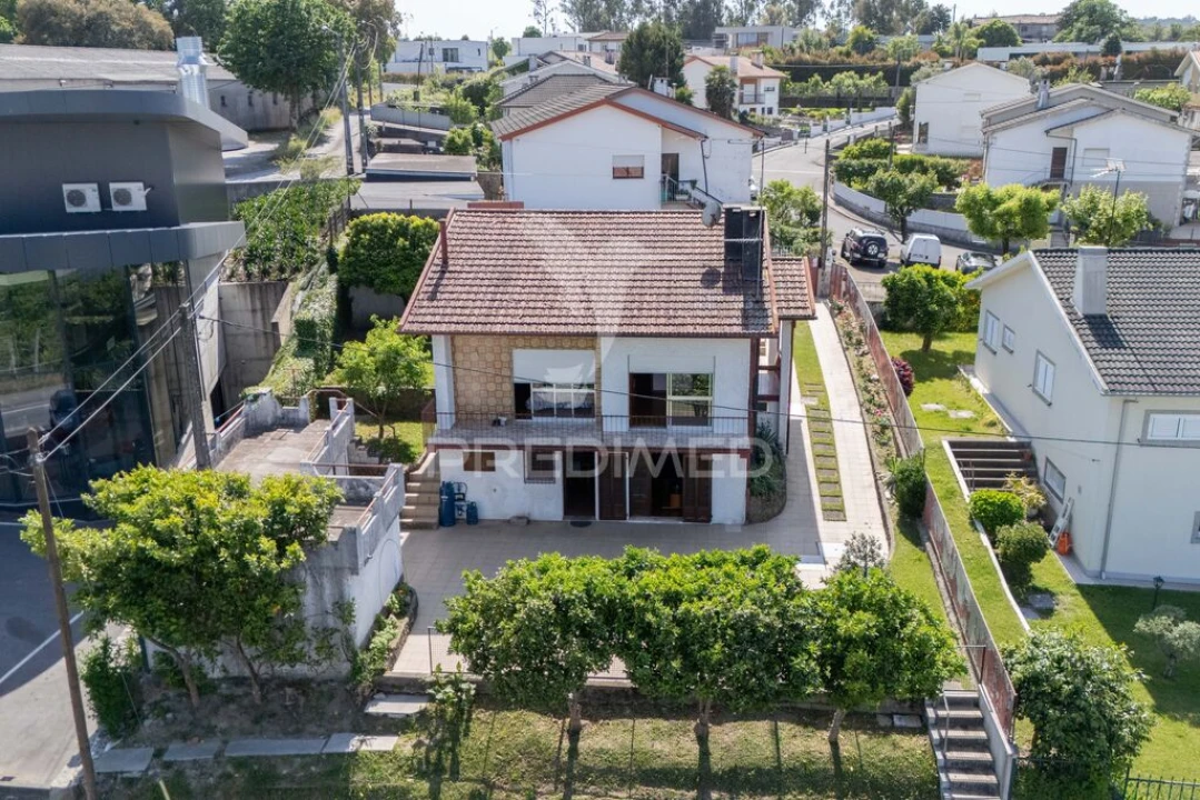 Moradia T4 para Venda em Vila Verde e Barbudo Foto 1