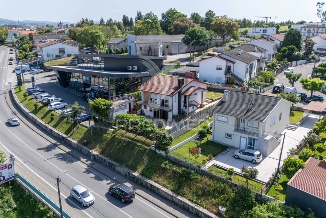 Moradia T4 para Venda em Vila Verde e Barbudo Foto 4