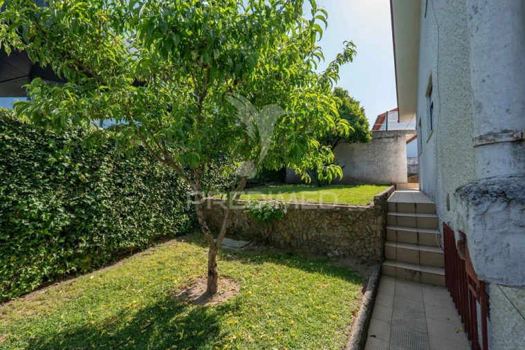 Moradia T4 para Venda em Vila Verde e Barbudo Foto 10