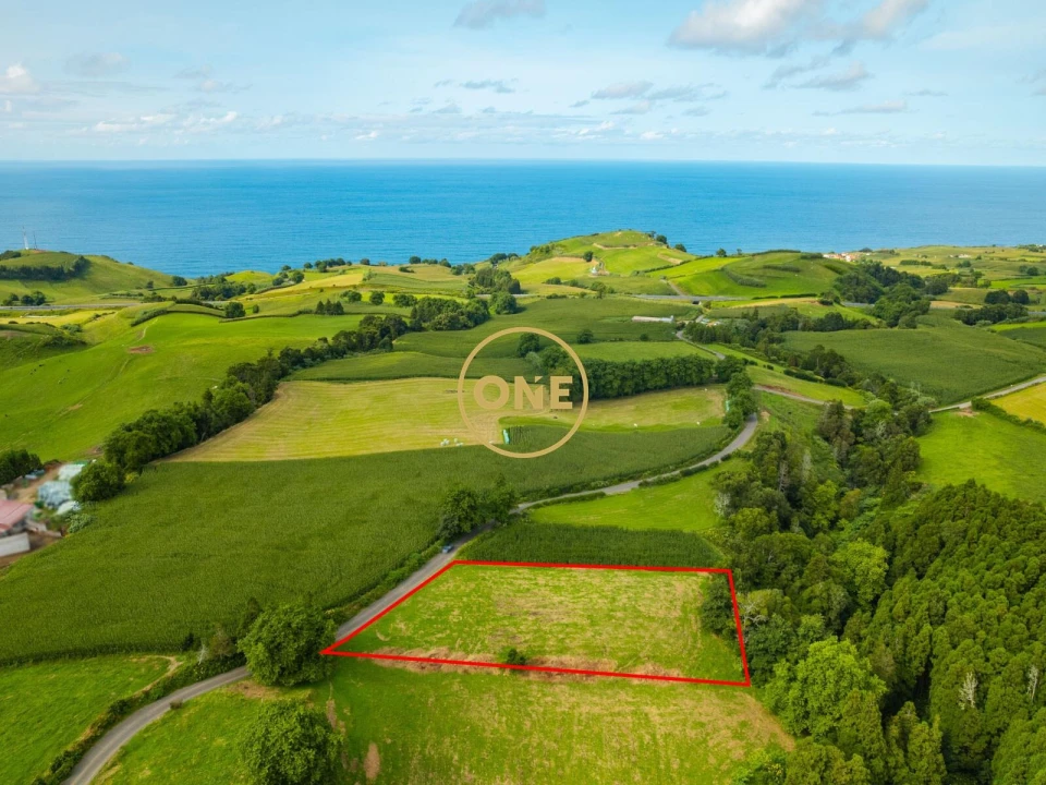 Terreno para Venda em Lomba da Maia Foto 1