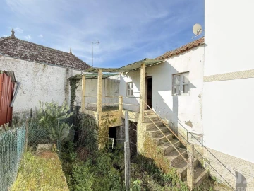Moradia T2 para Venda em Lobrigos (São Miguel e São João Baptista) e Sanhoane