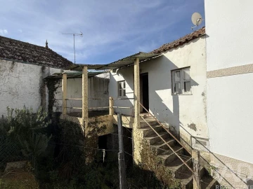 Moradia T2 para Venda em Lobrigos (São Miguel e São João Baptista) e Sanhoane