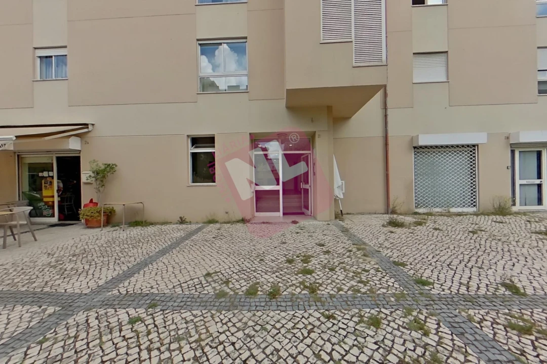 Apartamento T1 para Arrendamento em Lumiar Foto 1