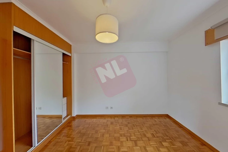 Apartamento T1 para Arrendamento em Lumiar Foto 14