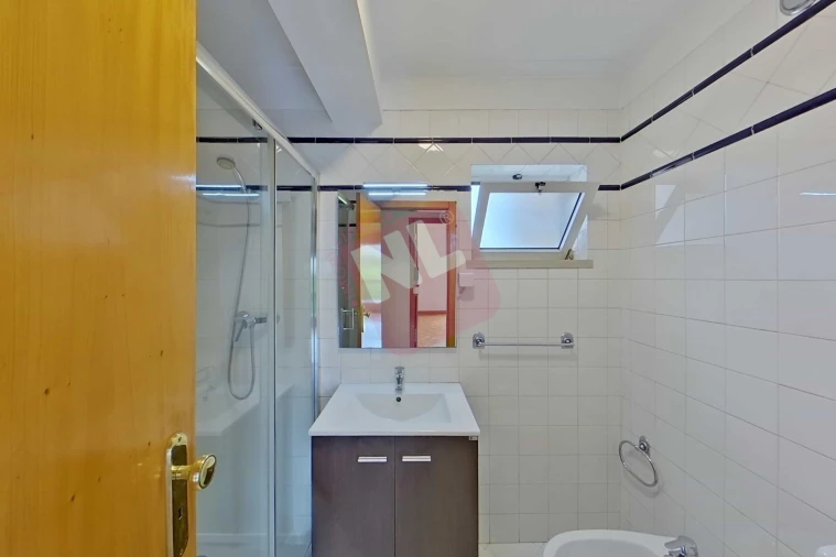 Apartamento T1 para Arrendamento em Lumiar Foto 18