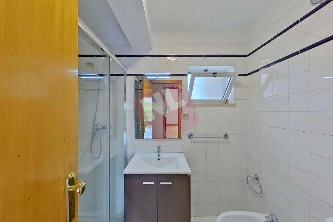 Apartamento T1 para Arrendamento em Lumiar Foto 18