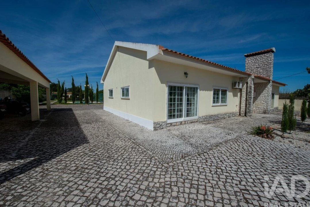 Moradia T4 para Venda em Quinta do Anjo Foto 4
