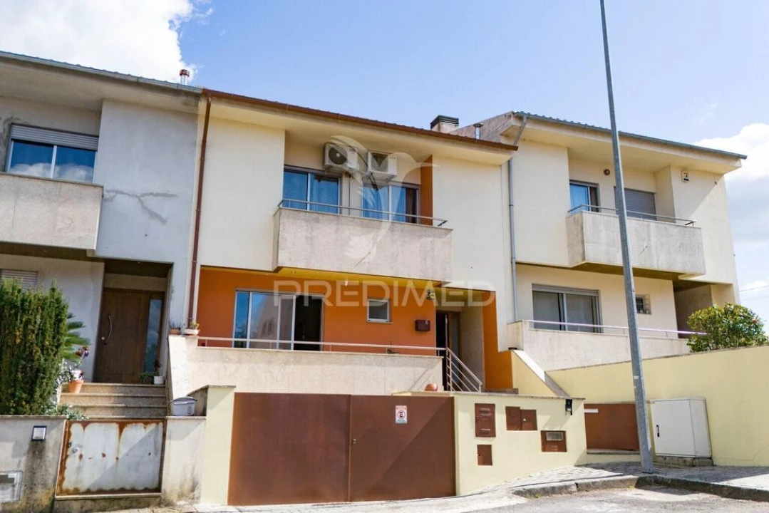 Moradia T3 para Venda em Palmeira Foto 1
