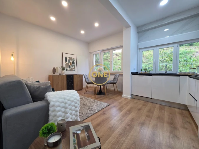 Apartamento T2 para Venda em Benfica Foto 3