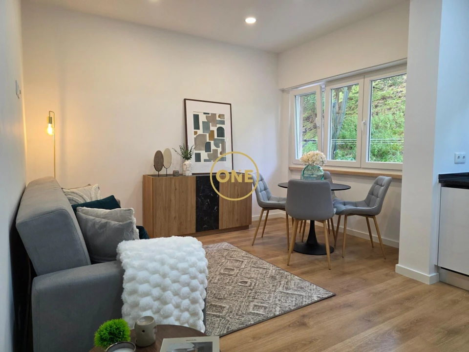 Apartamento T2 para Venda em Benfica Foto 1