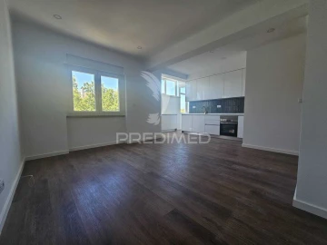 Apartamento T2 para Venda em Venteira