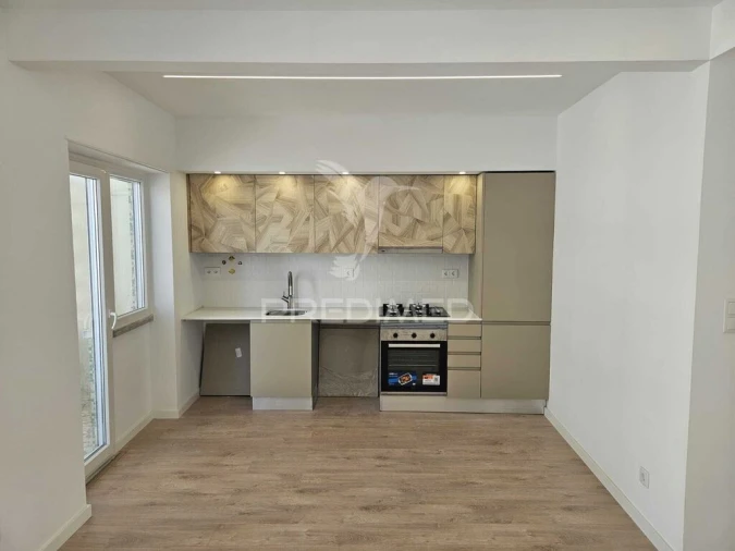 Apartamento T2 para Venda em Venteira Foto 3